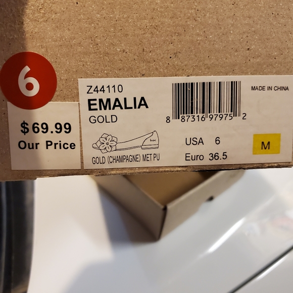 Women shoes - Picture 1 of 4